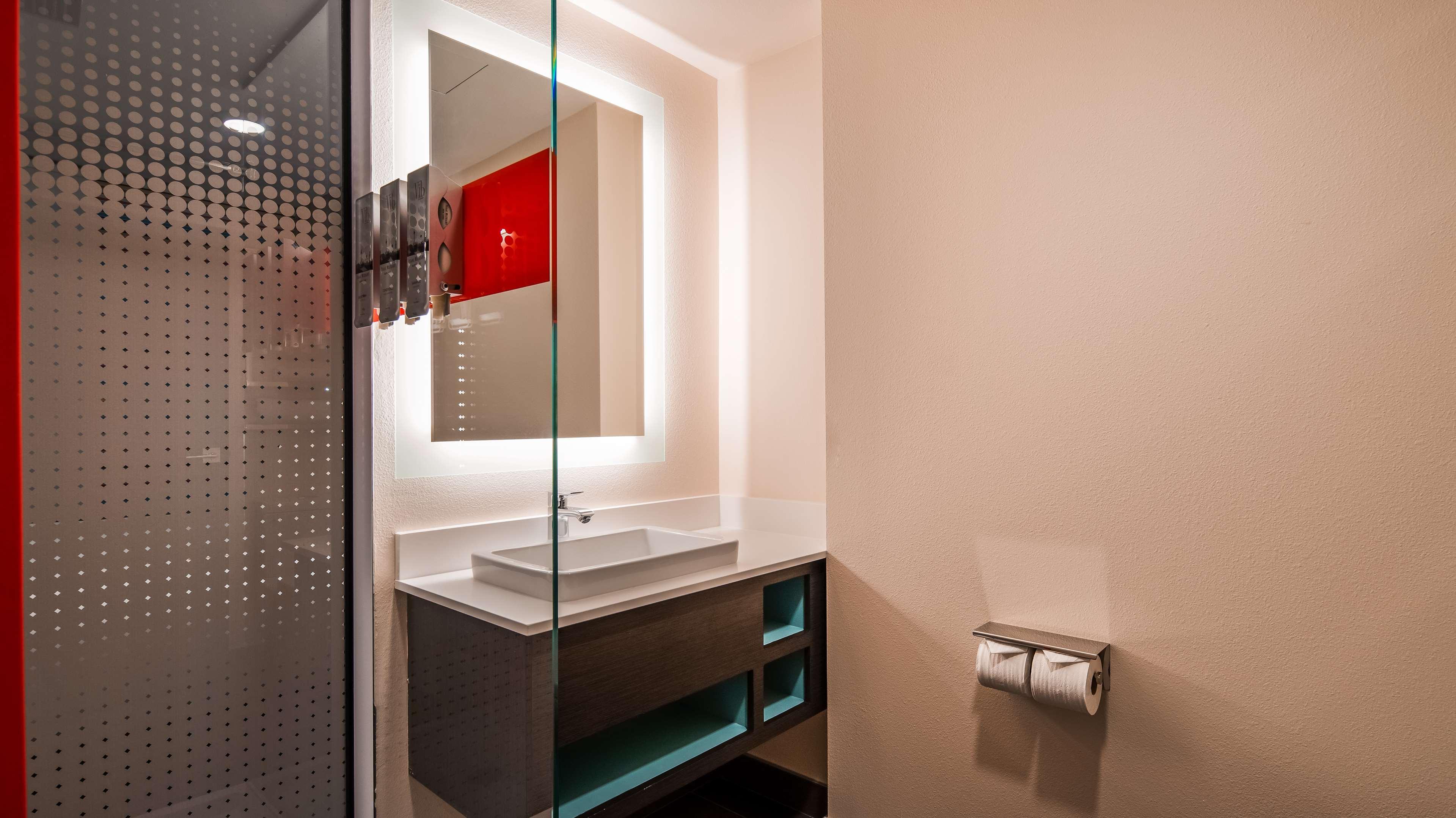Best Western Plus - Wendover Inn Zewnętrze zdjęcie